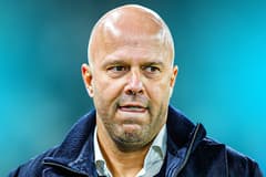 Arnold Bruggink heeft zijn steun uitgesproken voor Arne Slot, de trainer van Liverpool, die momenteel onder druk staat vanwege tegenvallende prestaties. Bruggink hoopt dat er meer begrip komt voor de situatie bij Liverpool, vooral gezien het recen...