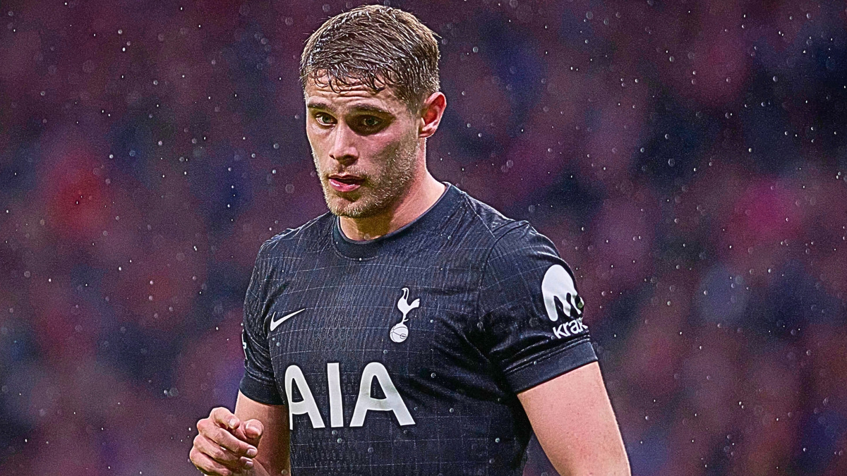 Micky van de Ven in action during Tottenham's Champions League loss to Atletico Madrid