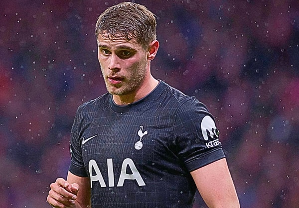 Micky van de Ven in action during Tottenham's Champions League loss to Atletico Madrid