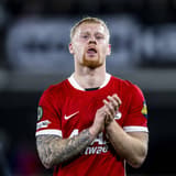 Mexx Meerdink heeft zijn stormachtige opmars bij AZ bekroond met zijn officiële debuut in het Nederlands elftal. Na het vertrek van Troy Parrott pakte de 23-jarige spits bij de Alkmaarders. Na blessureleed bij Oranje besloot bondscoach Xavi Her...