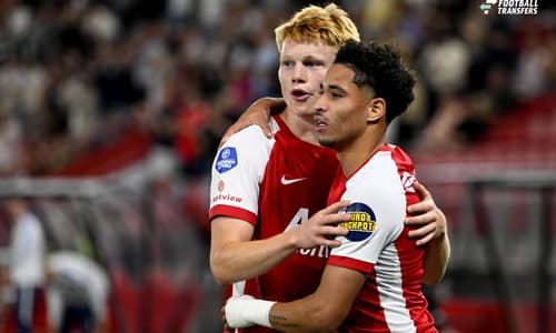 AZ is momenteel zowel op het veld als op financieel gebied bezig aan een uitstekende reeks in de Eredivisie. De ploeg uit Alkmaar staat op dit moment ongeslagen bovenaan de ranglijst met negentien punten uit zeven wedstrijden. Daarnaast heeft d...