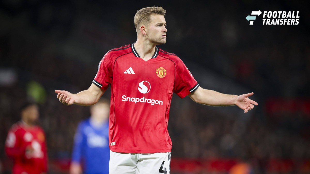 Manchester United, ManU v Everton, Premier League Manchester United defender Matthijs de Ligt (4) reacts gestures during the Manchester United v Everton Premier League match at Old Trafford, Manchester, England on 24 November 2025 Credit: Phil Dunca...