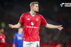 Manchester United, ManU v Everton, Premier League Manchester United defender Matthijs de Ligt (4) reacts gestures during the Manchester United v Everton Premier League match at Old Trafford, Manchester, England on 24 November 2025 Credit: Phil Dunca...