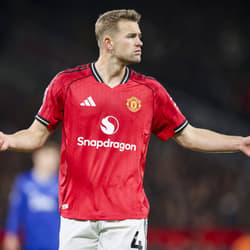 Manchester United, ManU v Everton, Premier League Manchester United defender Matthijs de Ligt (4) reacts gestures during the Manchester United v Everton Premier League match at Old Trafford, Manchester, England on 24 November 2025 Credit: Phil Dunca...