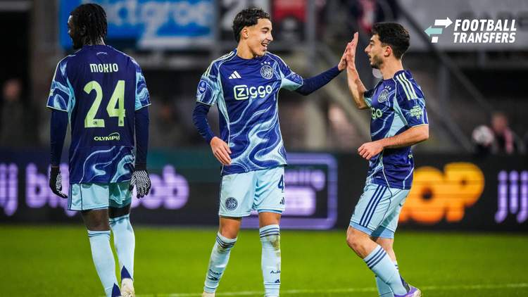 Rayane Bounida (midden) was in de bekerwedstrijd tegen Excelsior Maassluis nog de gevierde man met meerdere assists en een treffer.