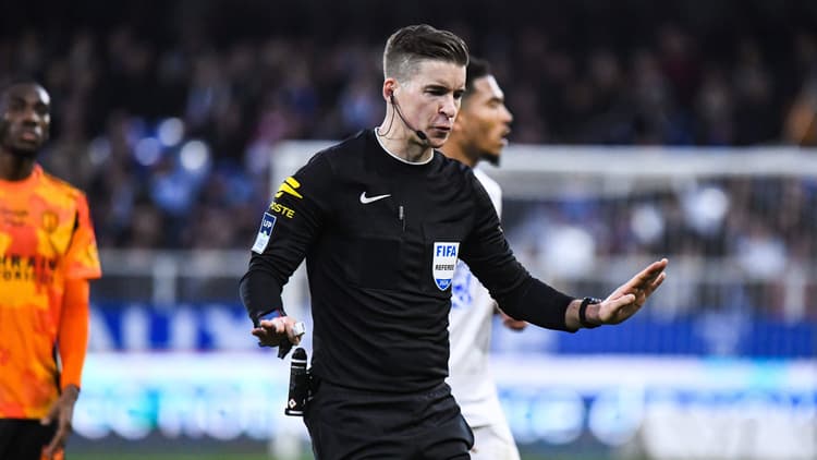Referees like Francois Letexier set to crackdown on time-wasting in Ligue 3