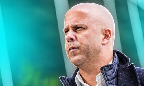 De Engelse media zijn kritisch op Liverpool-trainer Arne Slot na de 0-3 nederlaag tegen Crystal Palace in de League Cup. De zorgen over de prestaties van de Nederlandse coach nemen toe, en er wordt gespeculeerd over zijn toekomst bij de club. De m...