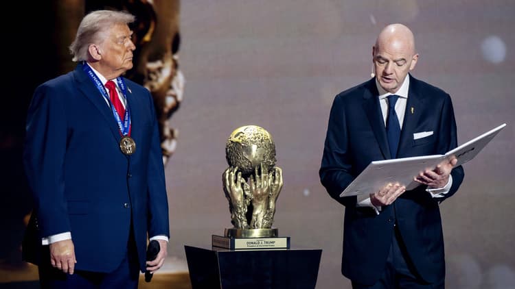 Gianni Infantino awarding Donald Trump the 'FIFA Peace Prize'