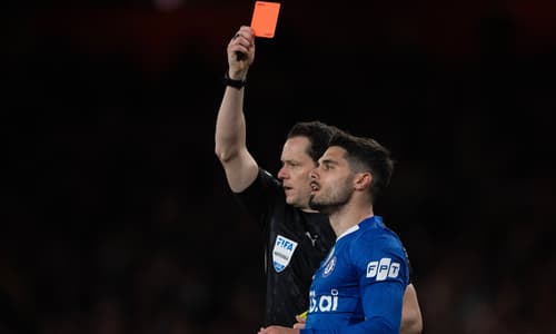 Pedro Neto, red card