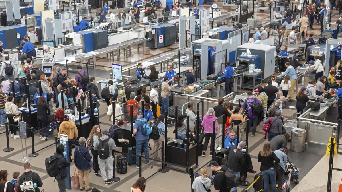 TSA queue