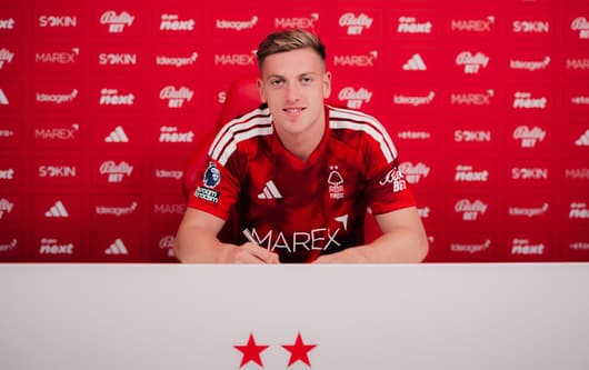 Liam Delap signs from Nottingham Forest from Chelsea