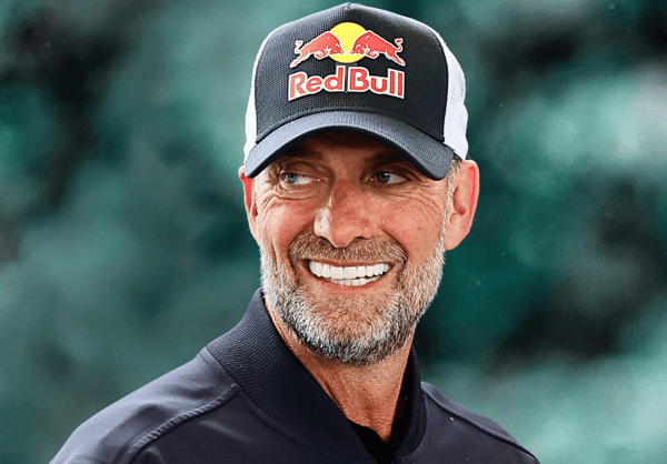 J&amp;uuml;rgen Klopp heeft de geruchten over een mogelijke terugkeer naar Liverpool nieuw leven ingeblazen. In de podcast Diary of a CEO sprak de Duitser over zijn eerdere belofte nooit een andere club in Engeland te coachen, waarmee hij de deur ...