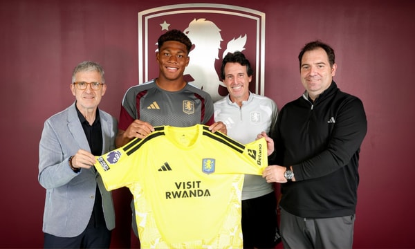 Zion Suzuki Aston Villa