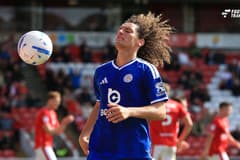 Wat levert het verrassende vertrek van Wout Faes naar het Midden-Oosten op voor de Nederlandse clubs? De 28-jarige centrale verdediger laat Leicester City definitief achter zich en tekent voor drie seizoenen bij Shabab Al Ahli Club in de Vereni...