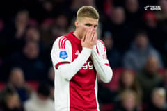 De transferzomer van 2026 is voor Anton Gaaei uitgelopen op een flinke deceptie, met zowel sportieve als financiële gevolgen voor Ajax. De 23-jarige rechtsback uit Denemarken zag een transfer naar de Bundesliga op de valreep klappen, terwijl zi...