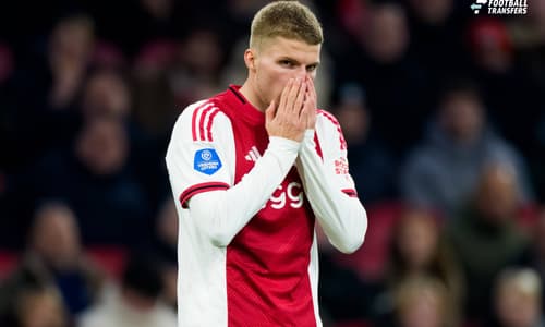 De transferzomer van 2026 is voor Anton Gaaei uitgelopen op een flinke deceptie, met zowel sportieve als financiële gevolgen voor Ajax. De 23-jarige rechtsback uit Denemarken zag een transfer naar de Bundesliga op de valreep klappen, terwijl zi...