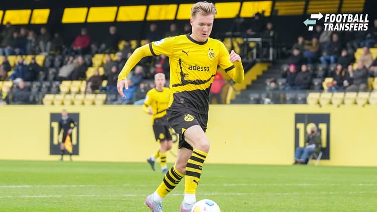 Julian Rijkhoff in het shirt van Borussia Dortmund.