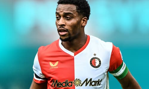 Met de transferdeadline in zicht, bevindt Feyenoord zich in een cruciale fase op de transfermarkt. De club heeft een stevige financiële eis neergelegd voor Quinten Timber, die in de belangstelling staat van Bayer Leverkusen. Dit werd besproken in ...