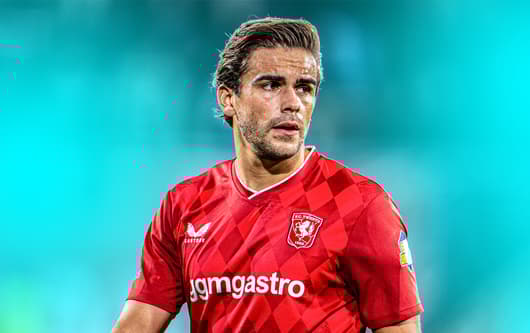 Feyenoord moet serieus rekening houden met een vertrek van Givairo Read. De rechtsback staat in de nadrukkelijke belangstelling van Bayern M&uuml;nchen, Manchester City en Arsenal. De kans is dan ook aanwezig dat de negentienjarige verdediger op k...