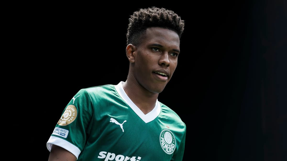 Willian Estevao in action against Chelsea for Palmeiras, Club World Cup 2025