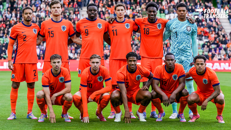 Ezechiel Banzuzi met rugnummer 18 namens Jong Oranje