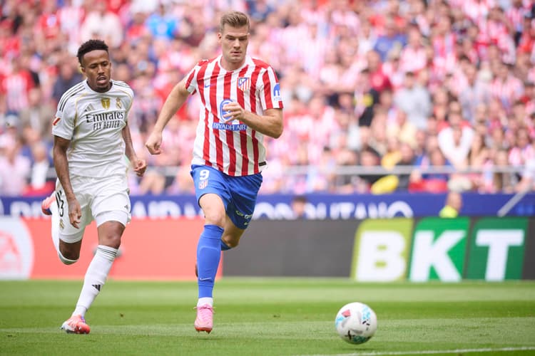 Alexander Sørloth namens Atlético Madrid in actie tegen Real Madrid