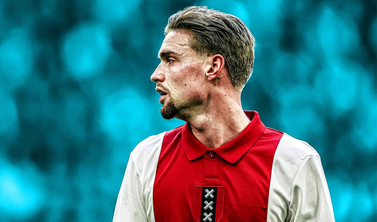 &nbsp;De toekomst van Kenneth Taylor bij de Amsterdammers lijkt nog altijd onzeker. Hoewel er donderdagavond geen concrete ontwikkelingen waren rond een mogelijke transfer, blijft de kans bestaan dat de middenvelder de club verlaat.Ondertussen hee...