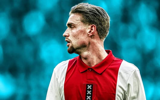 &nbsp;De toekomst van Kenneth Taylor bij de Amsterdammers lijkt nog altijd onzeker. Hoewel er donderdagavond geen concrete ontwikkelingen waren rond een mogelijke transfer, blijft de kans bestaan dat de middenvelder de club verlaat.Ondertussen hee...