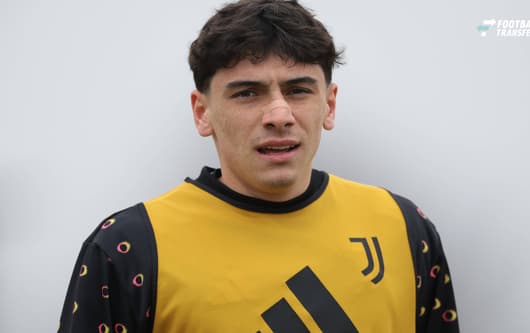 Diego Pugno versterkt spitspositie van Ajax na metamorfose in Amsterdamse selectie