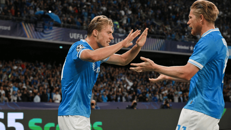 Rasmus Hojlund and Kevin de Bruyne