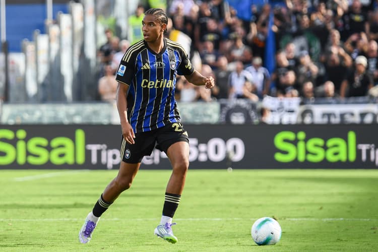 Calvin Stengs in het shirt van Pisa SC, voor zijn blessure