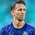 Luuk de Jong had zijn avontuur bij FC Porto wel anders voorgesteld. De 35-jarige aanvaller kwam afgelopen zomer transfervrij binnen, maar werd al gauw teruggeworpen door een ernstige kruisbandblessure. Met het einde van zijn contract in het zic...