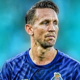 Luuk de Jong had zijn avontuur bij FC Porto wel anders voorgesteld. De 35-jarige aanvaller kwam afgelopen zomer transfervrij binnen, maar werd al gauw teruggeworpen door een ernstige kruisbandblessure. Met het einde van zijn contract in het zic...