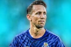 Luuk de Jong had zijn avontuur bij FC Porto wel anders voorgesteld. De 35-jarige aanvaller kwam afgelopen zomer transfervrij binnen, maar werd al gauw teruggeworpen door een ernstige kruisbandblessure. Met het einde van zijn contract in het zic...