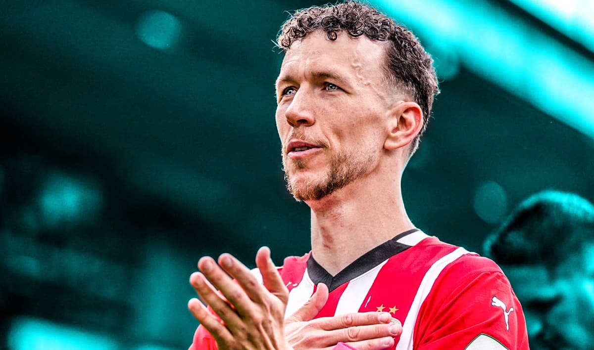PSV moet zich plotseling gaan voorbereiden op een mogelijk vertrek van Ivan Perisic. Inter heeft de 36-jarige Kroaat op de radar staan, zo meldt de Italiaanse sportjournalist Pasquale Guarro.
De Milanezen zijn op zoek naar een extra wingback, med...