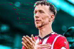 PSV moet zich plotseling gaan voorbereiden op een mogelijk vertrek van Ivan Perisic. Inter heeft de 36-jarige Kroaat op de radar staan, zo meldt de Italiaanse sportjournalist Pasquale Guarro.
De Milanezen zijn op zoek naar een extra wingback, med...