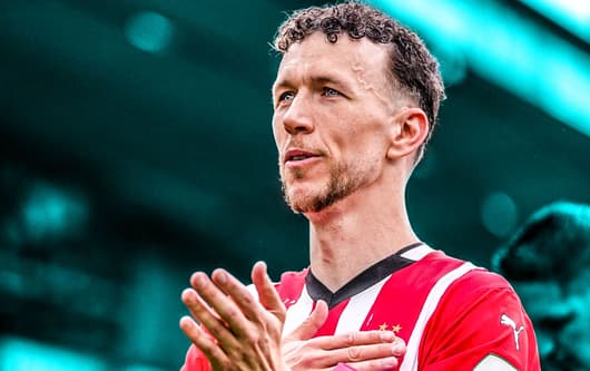 PSV moet zich plotseling gaan voorbereiden op een mogelijk vertrek van Ivan Perisic. Inter heeft de 36-jarige Kroaat op de radar staan, zo meldt de Italiaanse sportjournalist Pasquale Guarro.
De Milanezen zijn op zoek naar een extra wingback, med...
