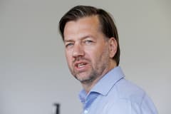 Vitesse heeft Bernard Schuiteman op het oog als nieuwe technisch directeur. De 52-jarige oud-prof moet in Arnhem de leiding krijgen over het technische beleid en de sportieve wederopbouw gaan vormgeven, zo meldt De Telegraaf. Het is de bedoelin...