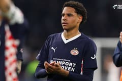 Bij PSV ging het middenveld afgelopen zomer flink op de schop. Twee sterkhouders vertrokken in de personen van Joey Veerman en Ismael Saibari, terwijl voor hun vervanging miljoenen werd uitgegeven. Daarnaast deed trainer Peter Bosz ook een bero...