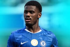 Jorrel Hato heeft in gesprek met De Telegraaf openhartig gesproken over zijn transfer van Ajax naar Chelsea. De jonge verdediger, die voor een bedrag van 44 miljoen euro verkaste naar de Londense club, geeft aan dat de hoogte van de transfersom vo...