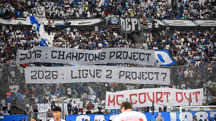 Marseille fans protest against Frank McCourt