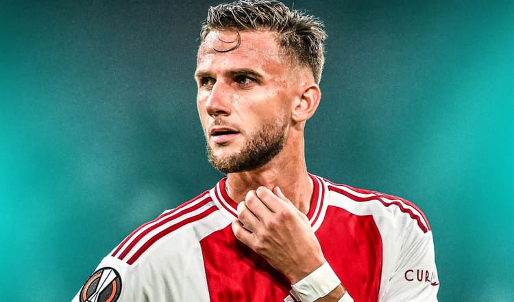 Branco van den Boomen ligt nog tot medio 2027 bij Ajax.