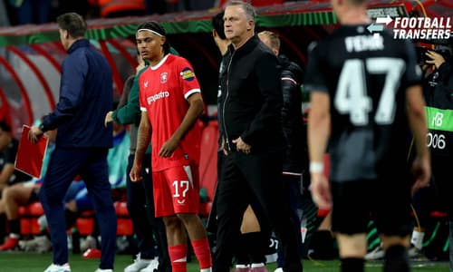 ENSCHEDE FC Twente coach John van den Brom with FC Twente forward Filip Thorvaldsen during the UEFA Conference League match between FC Twente and FC Thun at Grolsch Veste on October 15, 2026, in Enschede, the Netherlands PETER LOUS EYE4IMAGES DeFodi...
