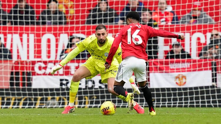 Gianluigi Donnarumma in action against Man Utd