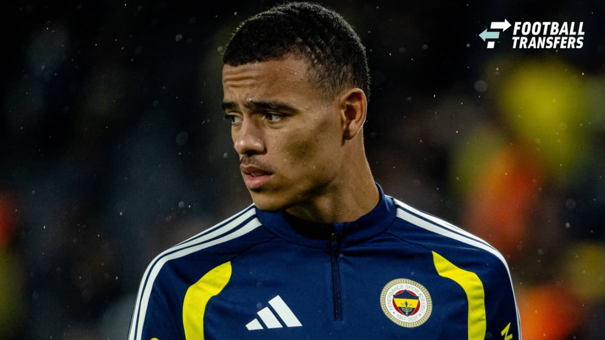 ISTANBUL, TURKEY - OCTOBER 17: Mason Greenwood of Fenerbahce warms up prior to the Trendyol Super League 8th week match between Fenerbahce SK and Corendon Alanyaspor at Chobani Stadium Fenerbahce Sukru Saracoglu Complex on October 17, 2026 in Istanb...