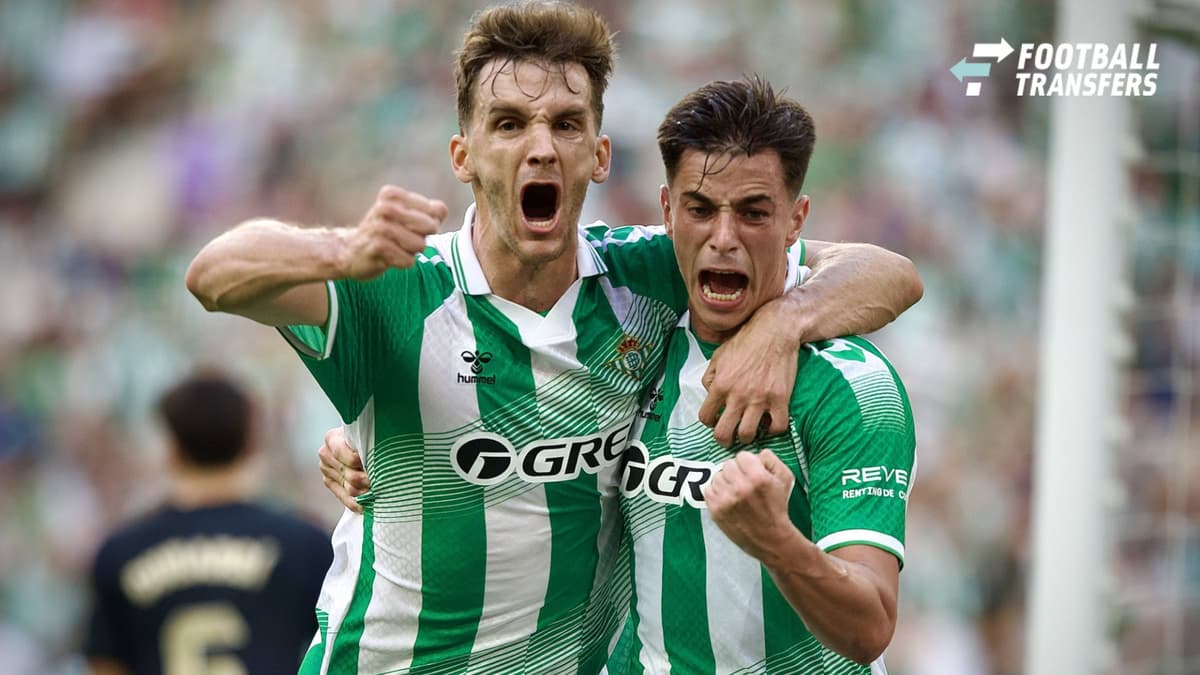 Real Betis Balompie vs FC Barcelona, Barca - LaLiga EA Sports - 17 10 2026 Valentin Gomez of Real Betis (R) celebrates his goal with Diego Llorente of Real Betis (L) during the LaLiga EA Sports match between Real Betis Balompie and FC Barcelona at L...
