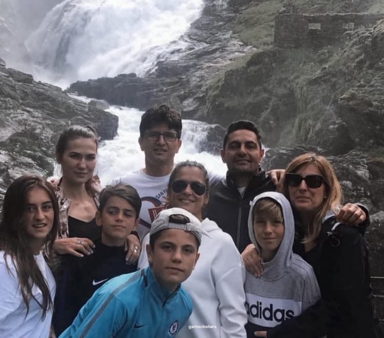 Alejandro Garnacho wearing a Chelsea training jacket