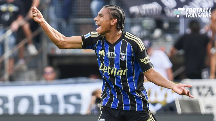 Calvin Stengs in actie namens Pisa SC.