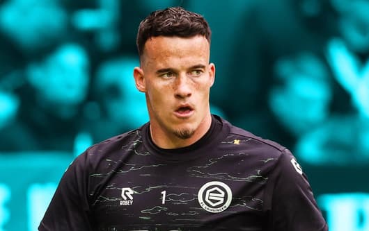 Wrexham, de club uit het Engelse Championship, heeft zijn oog laten vallen op doelman Etienne Vaessen van FC Groningen, weet Voetbal International. De club ziet in de Surinaamse international een potenti&amp;euml;le vaste waarde voor de komende ja...