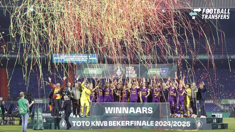 Go Ahead Eagles mag de KNVB Beker in de lucht houden nadat AZ werd verslagen.